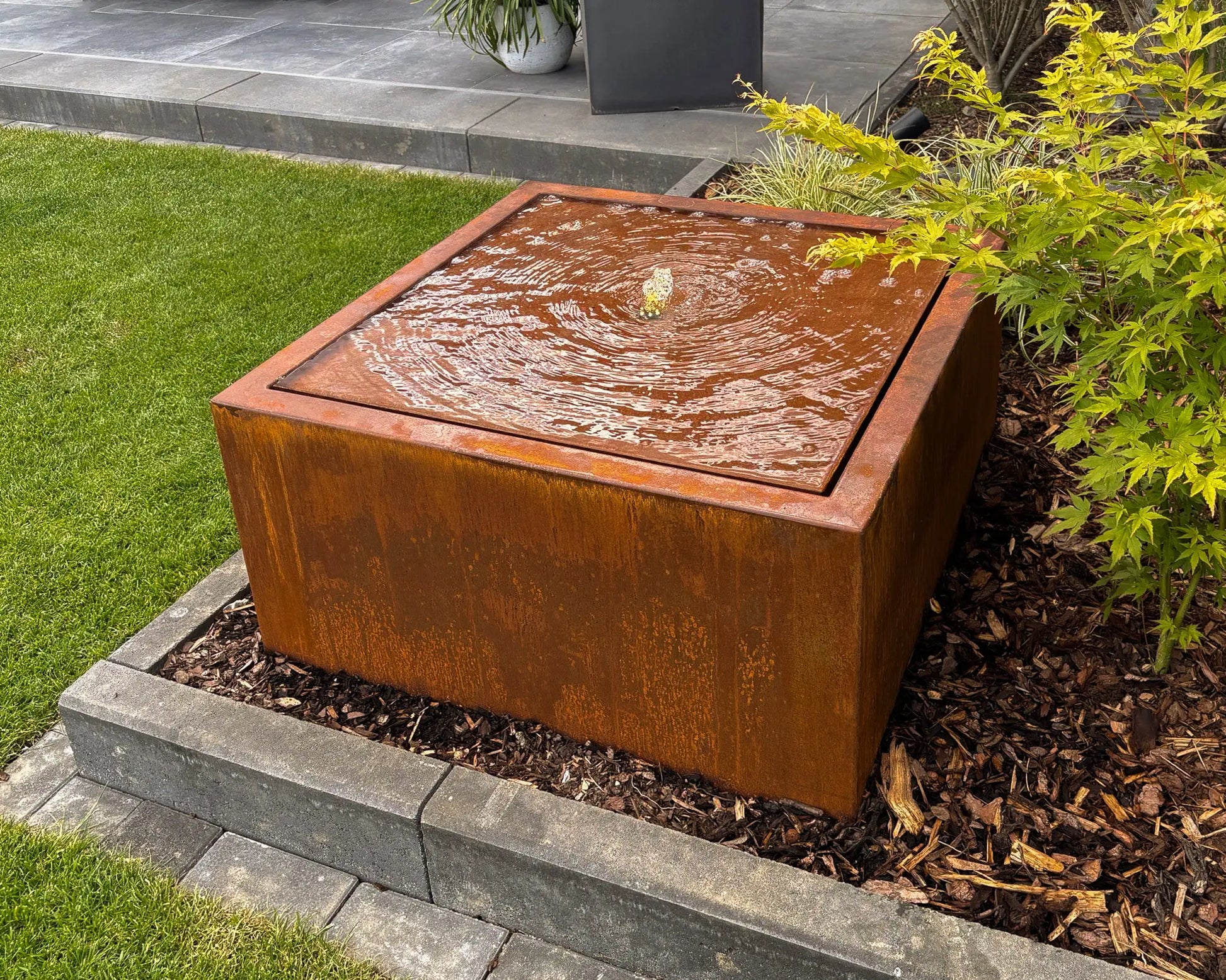 Gartenbrunnen aus Cortenstahl - steelbuddy.living