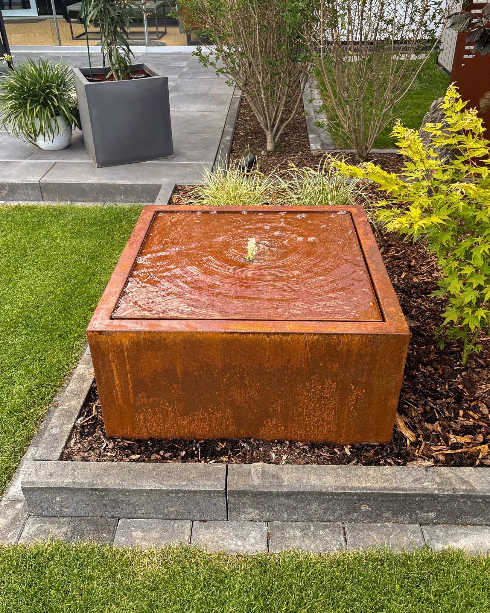 Gartenbrunnen aus Cortenstahl - steelbuddy.living