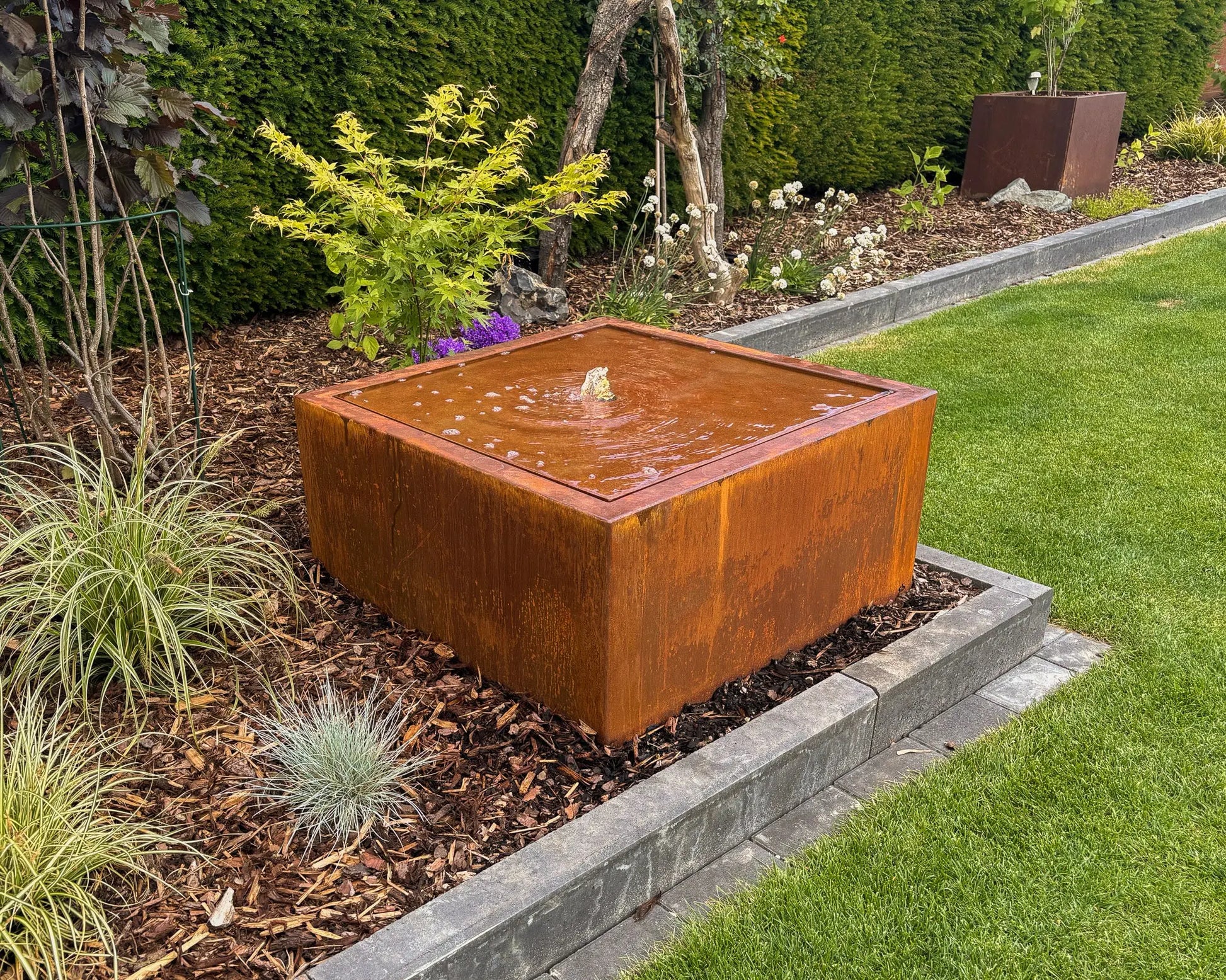 Gartenbrunnen aus Cortenstahl - steelbuddy.living