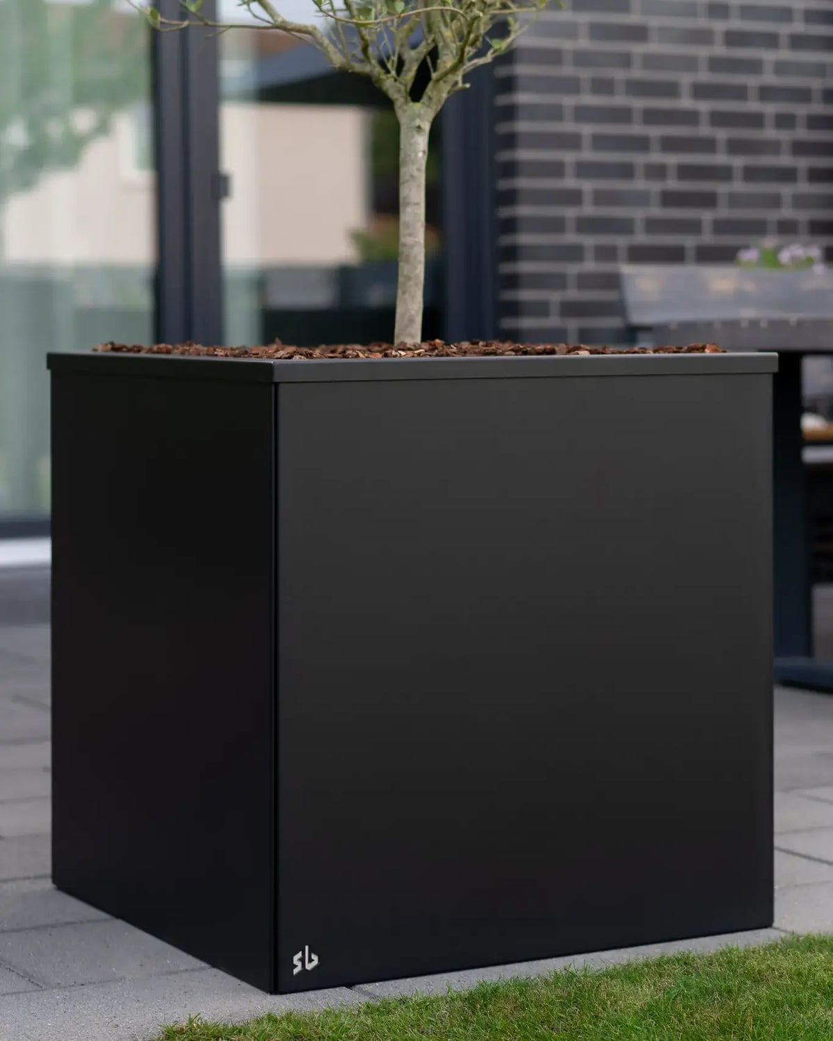 Pulverbeschichteter Aluminium-Pflanzkübel von Steel Buddy, modernes Design, langlebig und wetterfest, ideal für Garten oder Balkon.