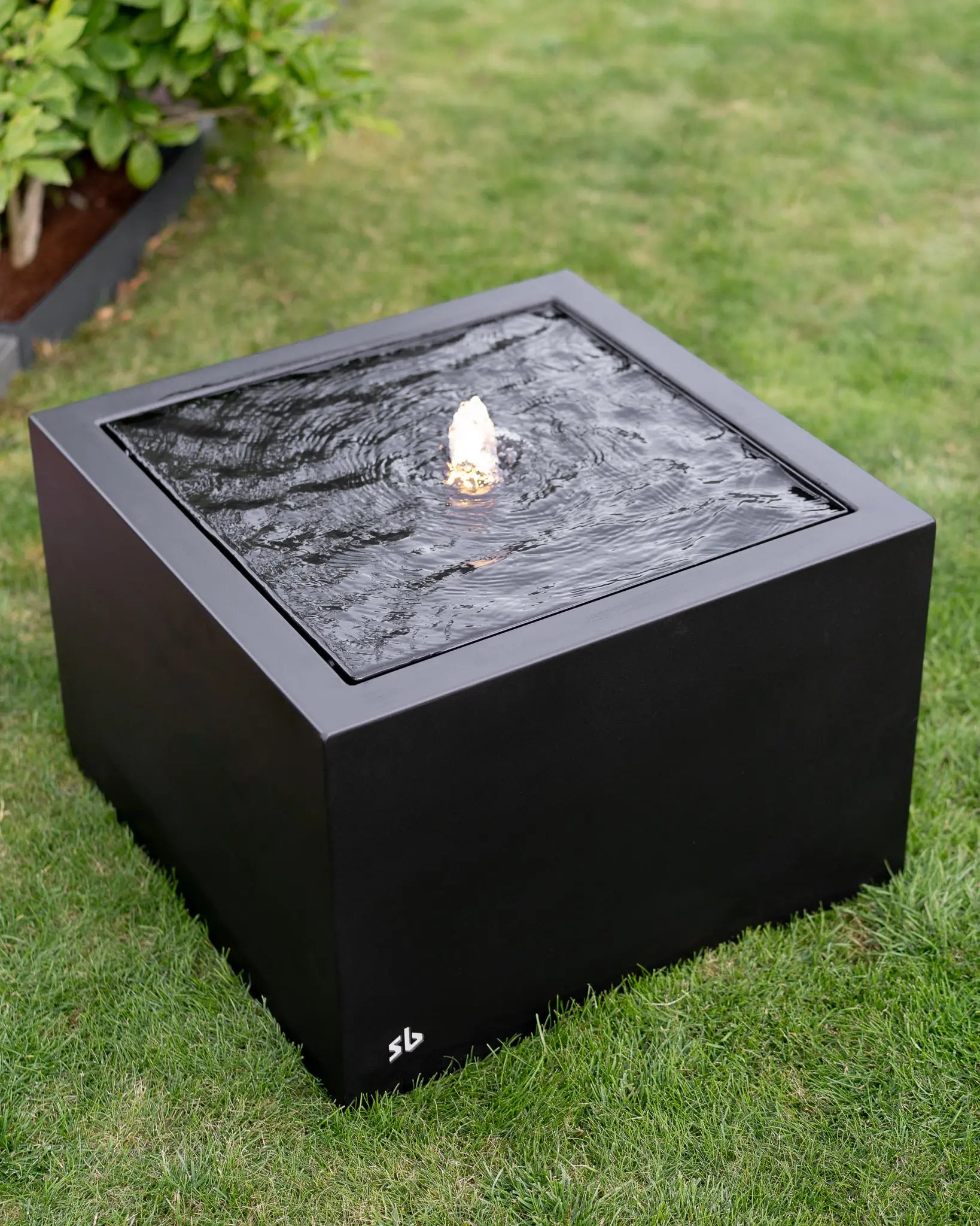 Gartenbrunnen aus pulverbeschichtetem Aluminium - steelbuddy.living
