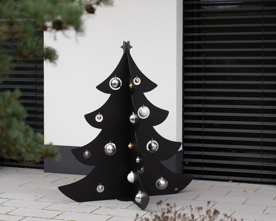 Schwarzer Weihnachtsbaum CHRISSY von Steel Buddy, dekorativ und modern für festliche Räume.